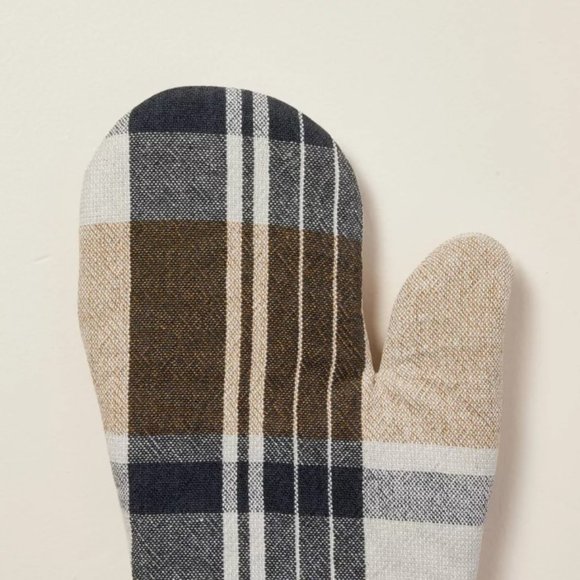 Hearth and Hand Fall 2023 Autumn Plaid Woven Oven Mitt - Picture 5 of 6